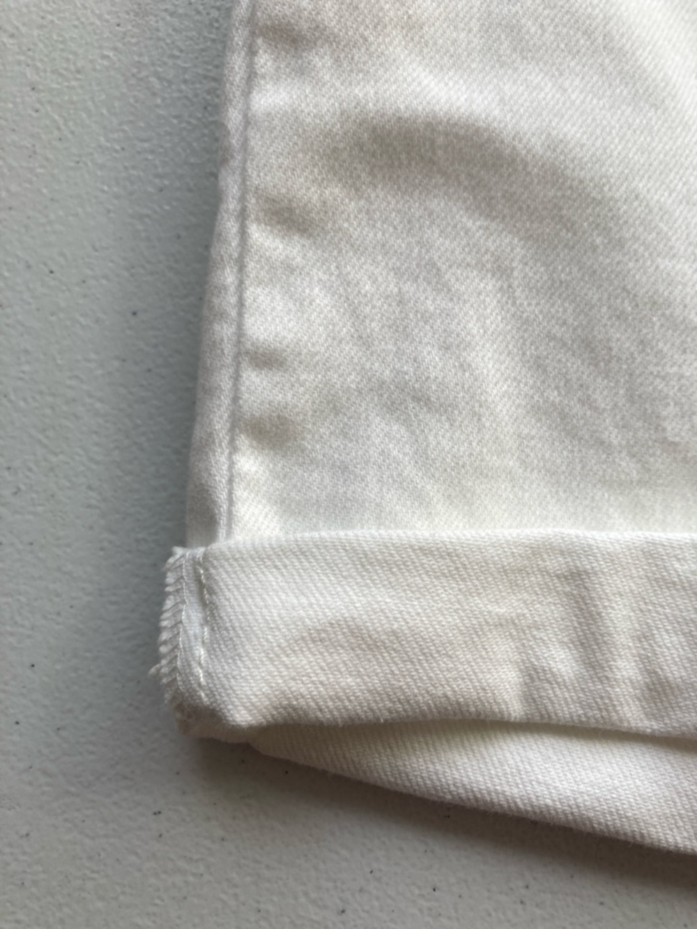 Levi’s white mid rise Bermuda jean short white cuffed Bermuda short 24W - Picture 6 of 17